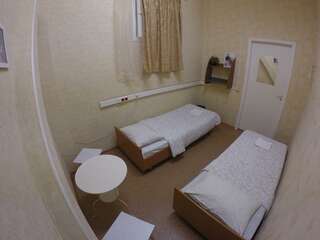 Хостел Литвич Нижний Новгород Номер эконом с 2 односпальными кроватями (без окна)-1