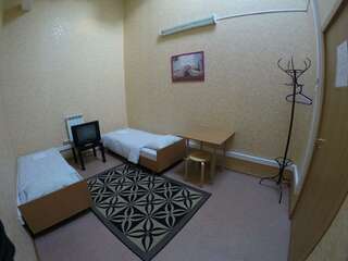 Хостел Литвич Нижний Новгород Номер стандарт с 2 односпальными кроватями (мансарда)-6